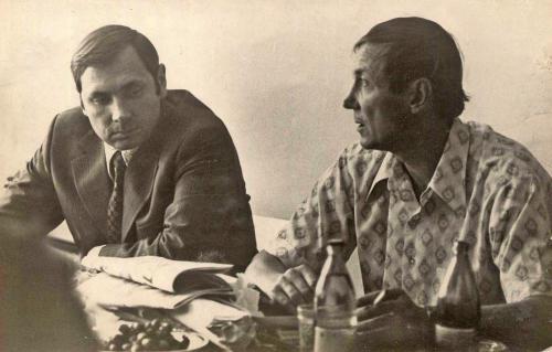 Н. Година (слева) и поэт Е. Евтушенко на занятии в литературном объединении «Ильменит». Миасс, 1976 г.