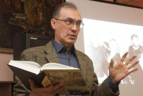 Виталий Кальпиди на встрече, посвященной поэтическому сборнику IZBRANNOE.