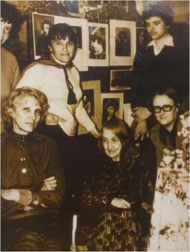 Н. Б. Рубинская с друзьями в квартире А. И. Цветаевой (1980-е гг.)