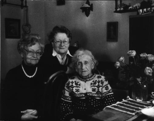 Три поколения женщин семьи Князевых-Рубинских. Н. Б. Рубинская с мамой и бабушкой